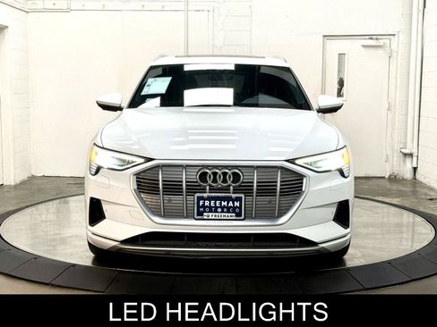 Used 2021 Audi e-tron Premium Plus w/ Premium Plus Package AWD/4WD image 3