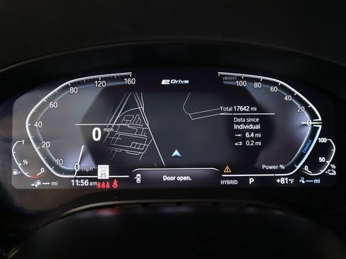 Used 2023 BMW 530e w/ Premium Package image 5