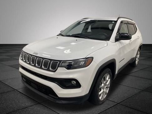 Used 2022 Jeep Compass Latitude image 3