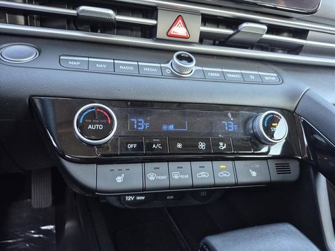 Used 2025 Hyundai Elantra SEL image 19
