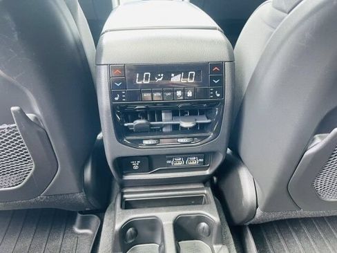 Used 2022 Jeep Grand Cherokee L Overland w/ Advanced Protech Group III AWD/4WD image 17