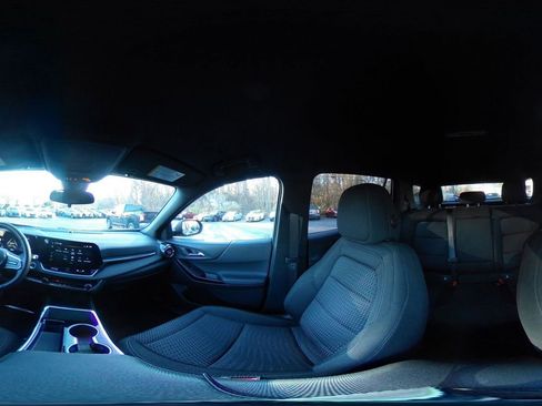 Used 2025 Chevrolet Equinox LT image 36