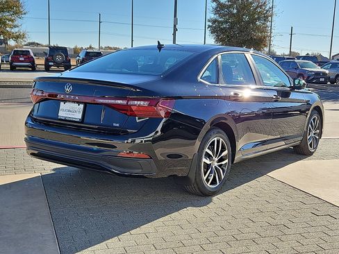 New 2026 Volkswagen Jetta SE image 3