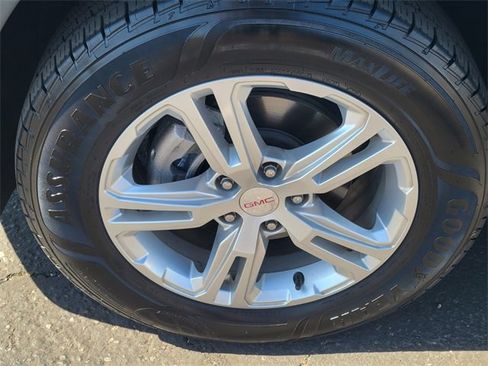 Used 2018 GMC Terrain SLE w/ Driver Convenience Package image 9