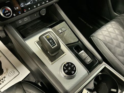 Used 2023 Mitsubishi Outlander SEL AWD/4WD image 18