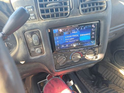 Used 2000 Chevrolet Blazer LS w/ LS Preferred Equipment Group AWD/4WD image 13