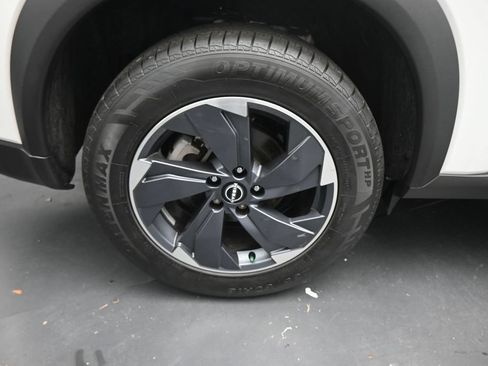 Used 2025 Nissan Rogue SV FWD image 23