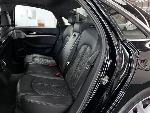 Used 2014 Audi S8 image 43