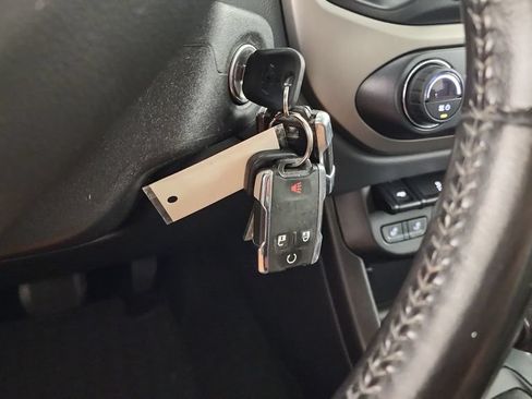 Used 2018 Chevrolet Colorado Z71 AWD/4WD image 18