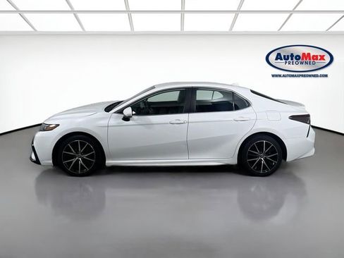 Used 2024 Toyota Camry SE FWD image 8