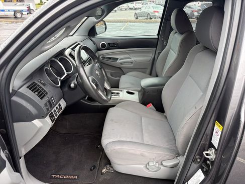 Used 2015 Toyota Tacoma 4x4 Access Cab V6 w/ TRD Sport Package image 21