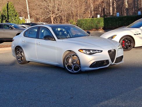 New 2025 Alfa Romeo Giulia w/ Veloce Package Rwd image 2