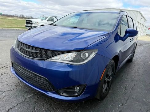 Used 2018 Chrysler Pacifica Touring-L Plus w/ S Appearance Package image 4