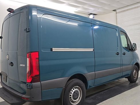 Used 2024 Mercedes-Benz Sprinter 2500 image 4