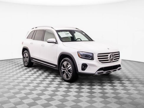 New 2025 Mercedes-Benz GLB 250 4MATIC image 8