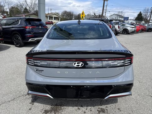 Used 2025 Hyundai Sonata SEL FWD image 4