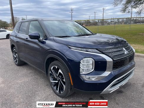 Used 2024 Mitsubishi Outlander SE image 1