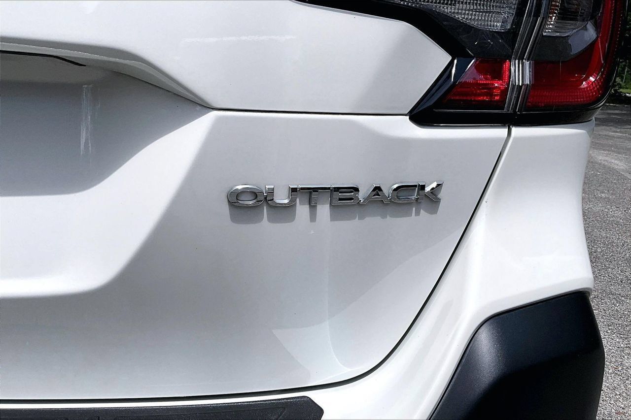 Used 2025 Subaru Outback AWD/4WD image 21