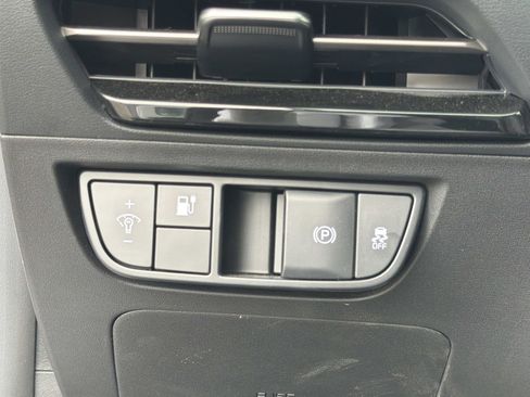 Used 2025 Kia EV6 Light w/ Light LR Technology Package RWD image 17