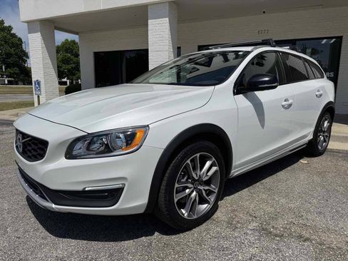 Used 2018 Volvo V60 T5 Cross Country AWD/4WD image 38