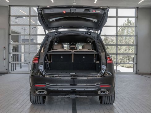 New 2026 Mercedes-Benz GLS 580 4MATIC image 16
