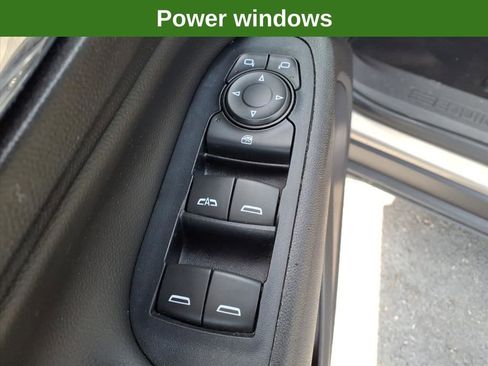 Used 2018 Chevrolet Equinox LT image 23