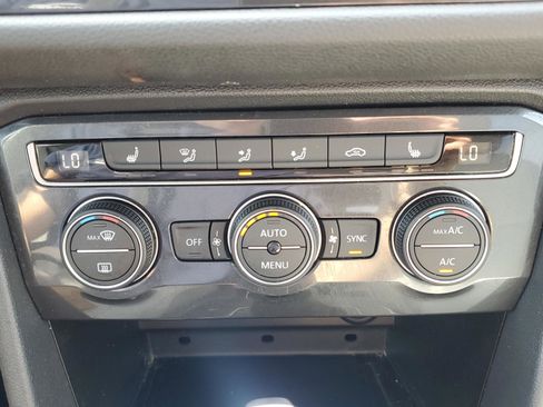 Used 2021 Volkswagen Tiguan SE image 24