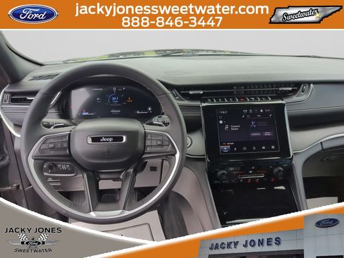 Used 2023 Jeep Grand Cherokee Altitude AWD/4WD image 14