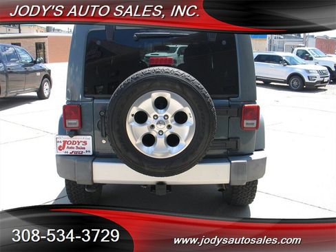 Used 2015 Jeep Wrangler Unlimited Sahara w/ Connectivity Group AWD/4WD image 29