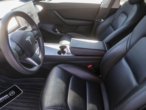 Used 2022 Tesla Model Y Long Range image 5