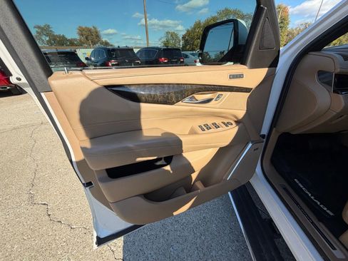 Used 2019 Cadillac Escalade Platinum image 19