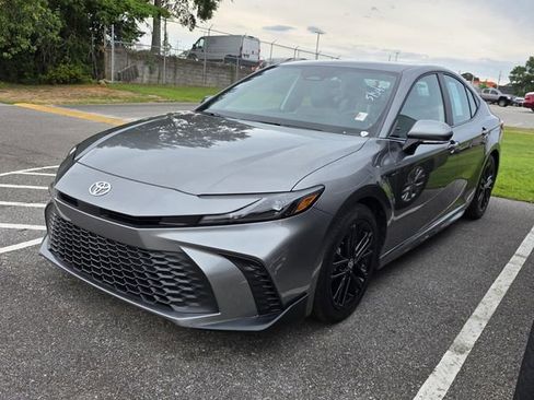 Used 2026 Toyota Camry SE FWD image 14