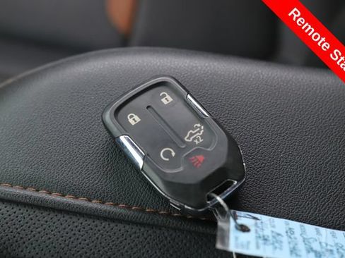 Used 2021 GMC Sierra 1500 AT4 w/ Driver Alert Package I AWD/4WD image 3