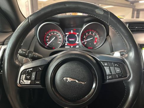 Used 2018 Jaguar F-TYPE Coupe RWD image 41