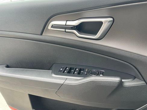 New 2026 Kia Sportage LX image 17