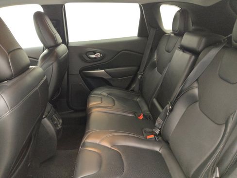 Used 2021 Jeep Cherokee Latitude Lux image 18