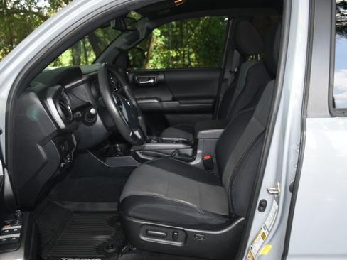 Used 2020 Toyota Tacoma TRD Sport AWD/4WD image 7