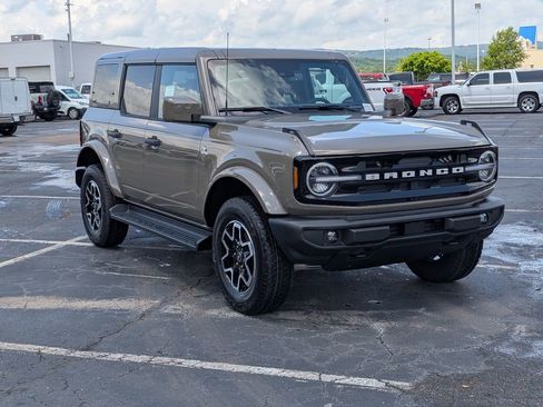 New 2026 Ford Bronco Outer Banks AWD/4WD image 2