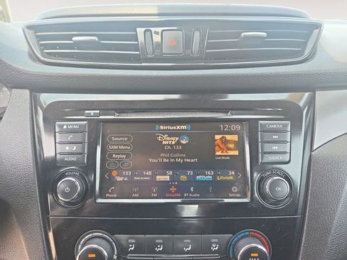 Used 2021 Nissan Rogue Sport S image 23