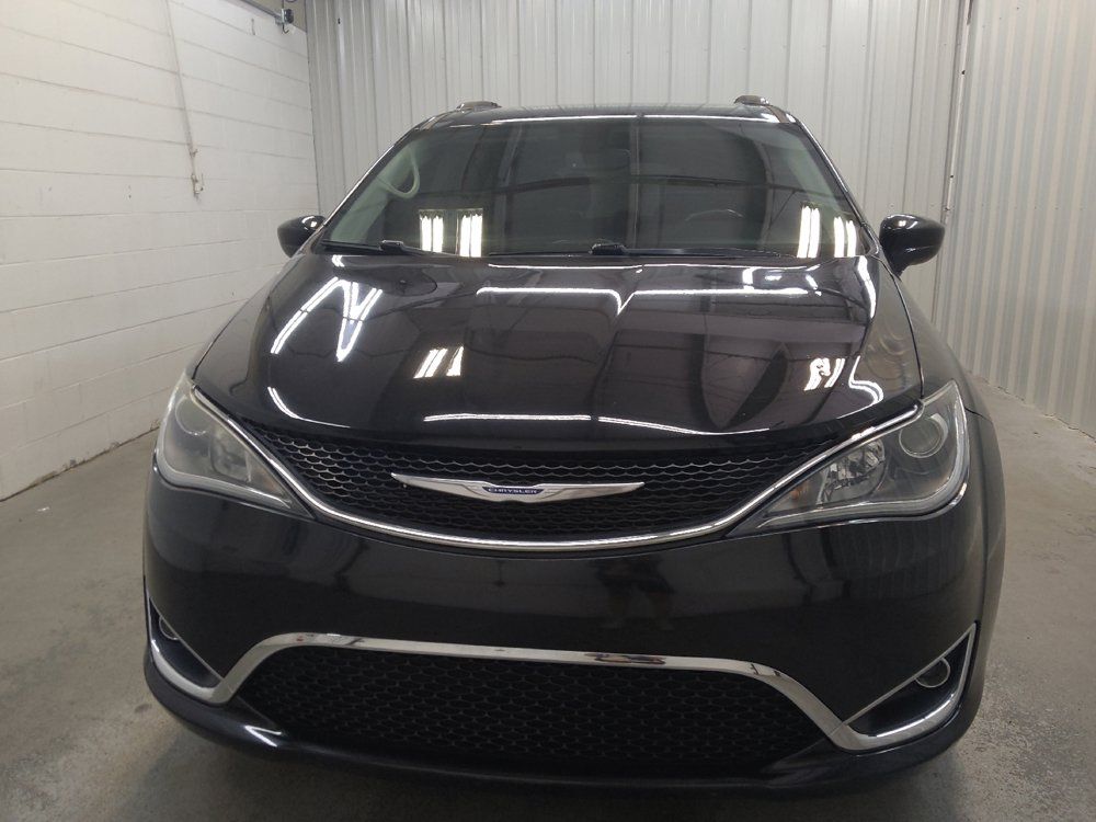 Used 2020 Chrysler Pacifica Touring-L FWD image 15