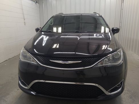 Used 2020 Chrysler Pacifica Touring-L FWD image 15