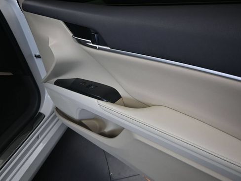 Used 2020 Toyota Camry XLE FWD image 22