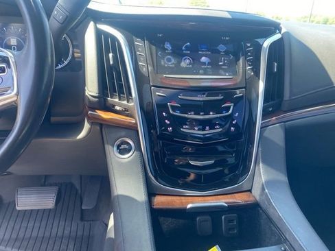 Used 2020 Cadillac Escalade Luxury w/ Escalade Sport Edition AWD/4WD image 12