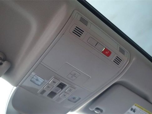 New 2025 Volkswagen Taos SE image 15