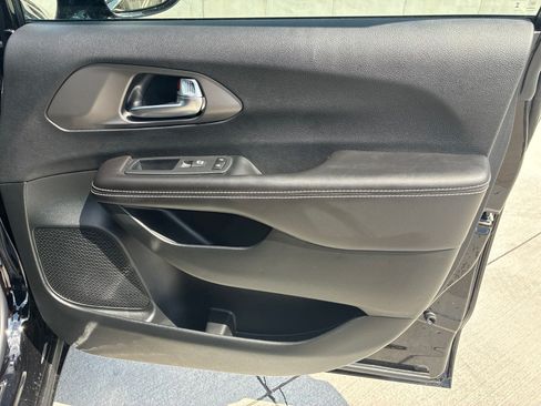 New 2027 Chrysler Pacifica Limited AWD/4WD image 23