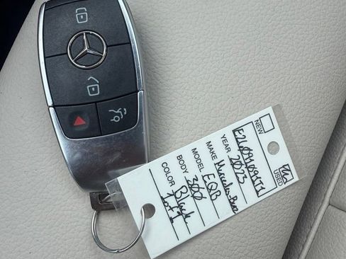 Used 2023 Mercedes-Benz EQB 300 4MATIC image 32