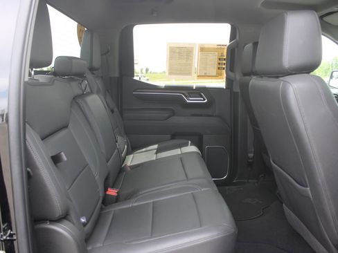 Used 2025 GMC Sierra 1500 SLT AWD/4WD image 29