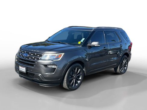 Used 2018 Ford Explorer XLT w/ Equipment Group 202A FWD image 1