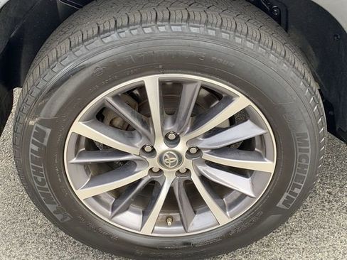 Used 2018 Toyota Highlander XLE image 36