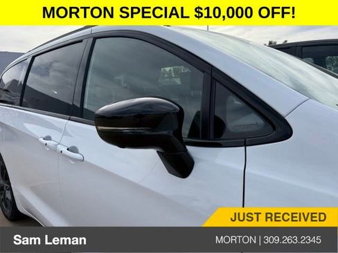 New 2026 Chrysler Pacifica Limited w/ S Appearance Package image 5